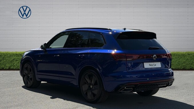 Volkswagen Touareg 3.0 V6 TDI 4Motion 286 Final Edition 5dr Tip Auto Diesel Estate - Image 3